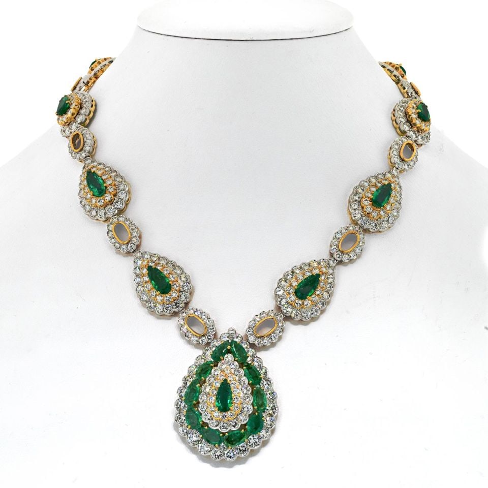 David Webb Vintage Necklace Platinum 18K Gold Emerald Diamond 23 Cts: David Webb Vintage Necklace Platinum 18K Gold Emerald Diamond 23 Cts Experience the epitome of luxury with this exquisite David Webb vintage necklace, masterfully crafted from platinum and 18K yellow