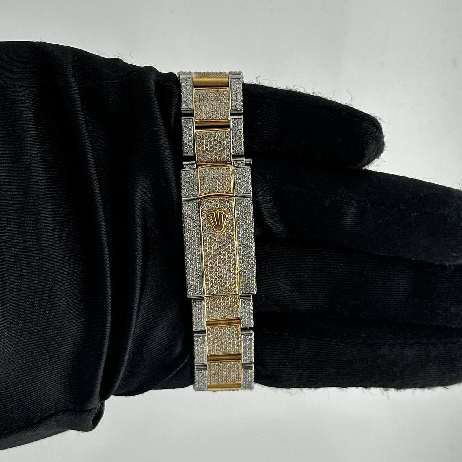 Rolex 116333 Datejust Diamond Arabic Dial Oyster Bracelet with Card 2013: Rolex 116333 Datejust Diamond Arabic Dial Oyster Bracelet with Card 2013 This Rolex Datejust features an iced out Arabic dial set with diamonds and a prong diamond bezel. The timepiece is paired with