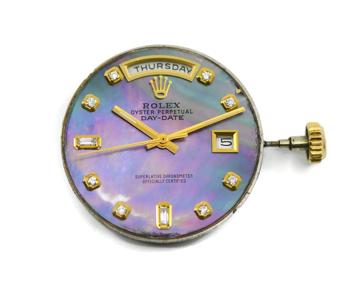 Rolex Day-Date Cal 3135 Authentic Automatic Movement: Rolex Day-Date Cal 3135 Authentic Automatic Movement This is a pre-owned Rolex Day-Date Cal 3135 automatic movement, designed for compatibility with the Rolex Day-Date models. This movement is 100% au