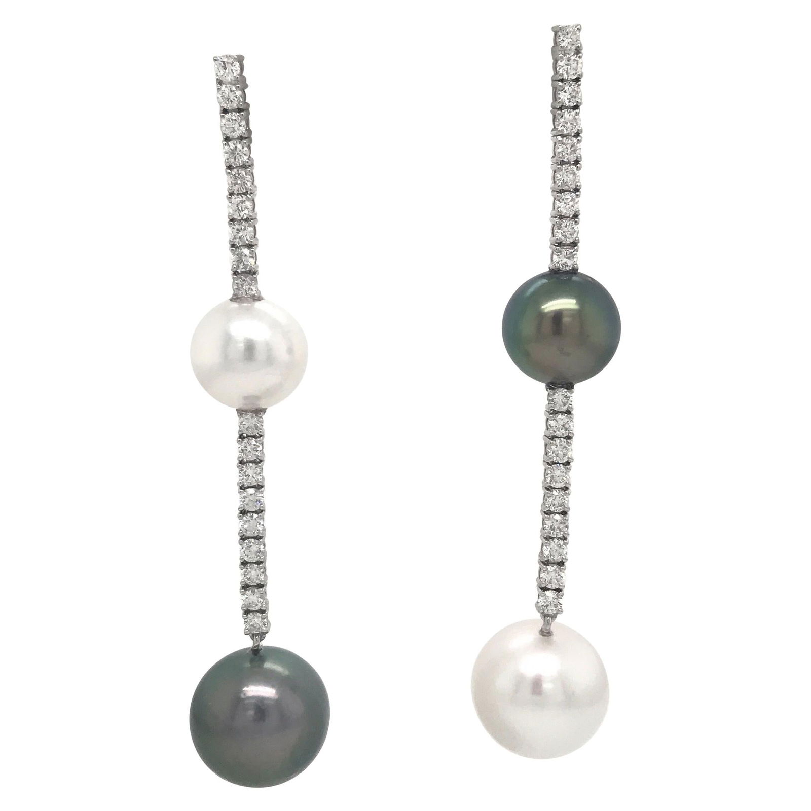 Harbor Diamonds 18K White Gold South Sea Tahitian Pearl Earrings 1.81 Carat: Harbor Diamonds 18K White Gold South Sea Tahitian Pearl Earrings 1.81 Carat Exquisite 18K white gold drop earrings featuring stunning South Sea and Tahitian pearls, measuring 11-14 mm. These earrings