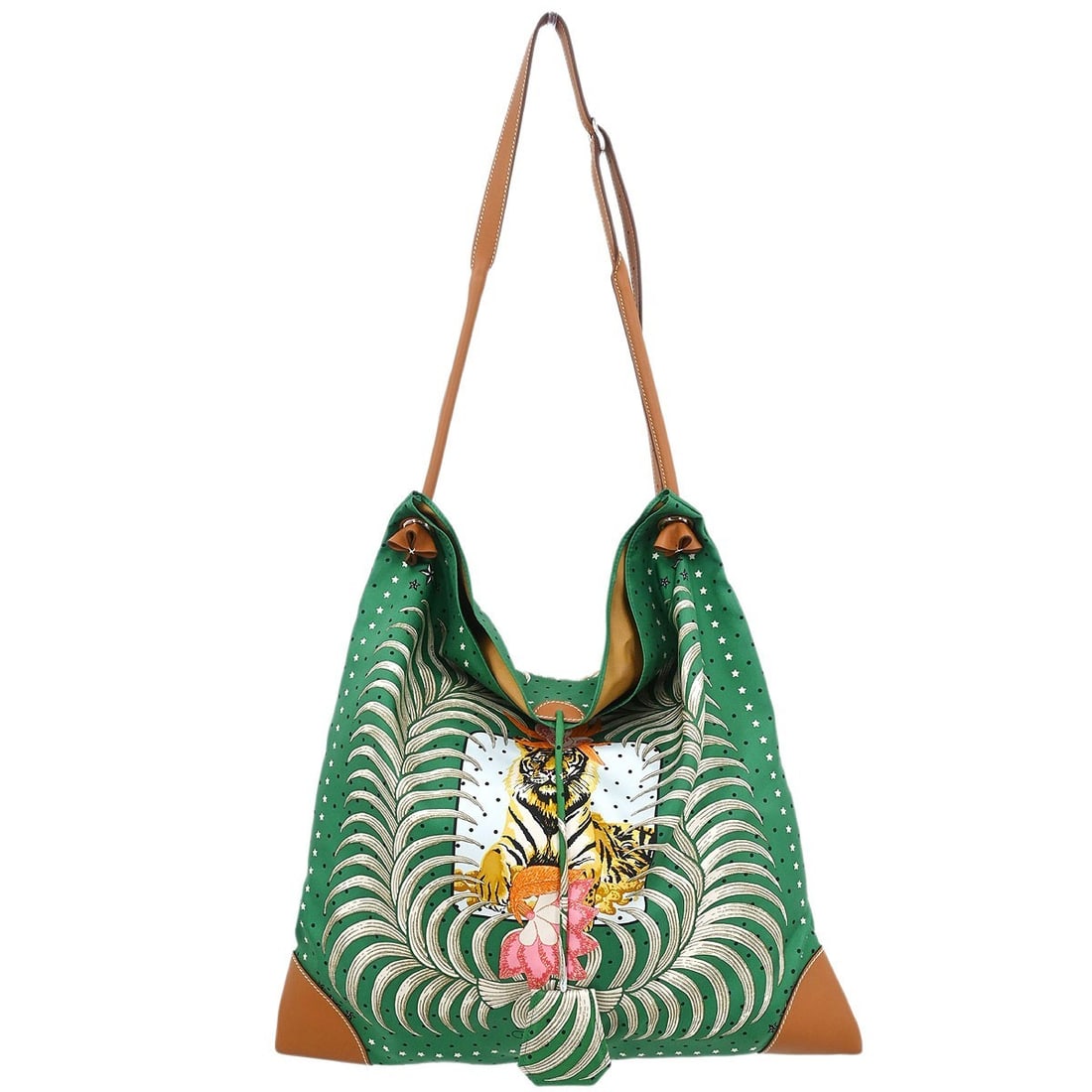 Hermes Silky City 41 Shoulder Bag Green and Gold Tones: Hermes Silky City 41 Shoulder Bag Green and Gold Tones This un-used Hermes Silky City 41 shoulder bag features a green and gold color scheme. It is designed for female use and remains in very good con