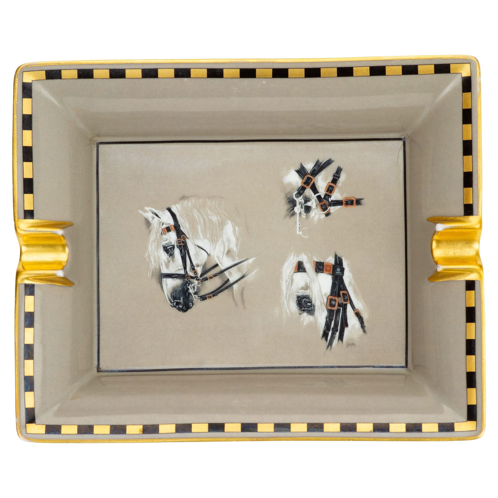 Hermes Vintage Horse Porcelain Ashtray Equestrian Theme France: Hermes Vintage Horse Porcelain Ashtray Equestrian Theme France This exquisite Hermes Vintage Horse Porcelain Ashtray showcases a captivating equestrian theme, making it a perfect addition for horse lo