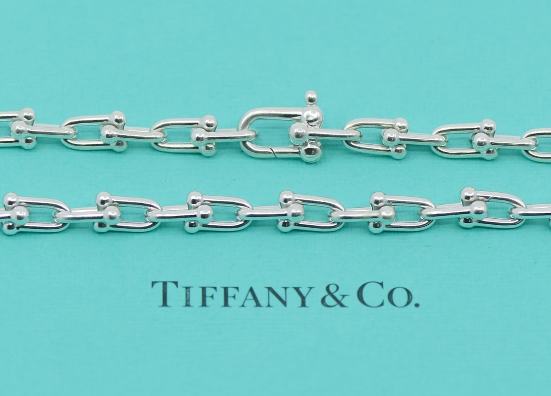 Tiffany & Co HardWear Small Sterling Silver Necklace 16 Inches Authentic: Tiffany & Co HardWear Small Sterling Silver Necklace 16 Inches Authentic This Tiffany & Co. HardWear Small Necklace is a stunning example of fine jewelry, crafted from high-quality sterling silver wit