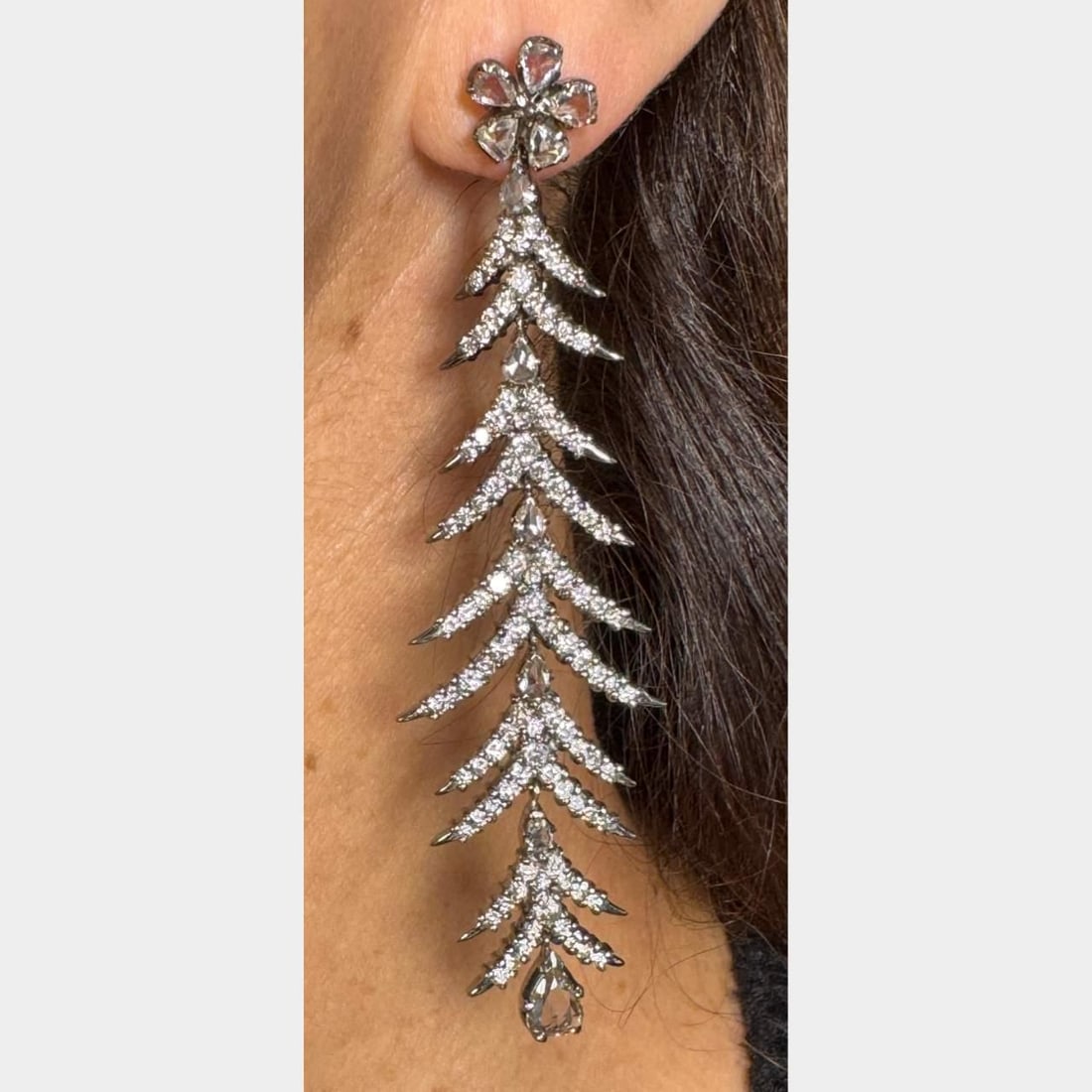 18K White Gold 10.50 Ct Diamond Earrings with 22 Rose-Cut Diamonds: 18K White Gold 10.50 Ct Diamond Earrings with 22 Rose-Cut Diamonds These stunning 18K white gold earrings feature a total diamond weight of 10.50 carats. The earrings are adorned with 22 rose-cut diam