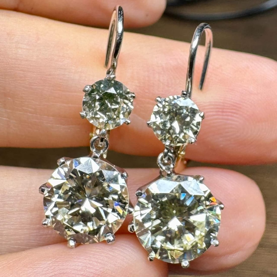Art Deco Platinum 18K Yellow Gold Diamond Earrings 7.91 Ct Vintage: Art Deco Platinum 18K Yellow Gold Diamond Earrings 7.91 Ct Vintage These exquisite Art Deco earrings feature a stunning combination of platinum and 18K yellow gold, showcasing a total diamond weight o