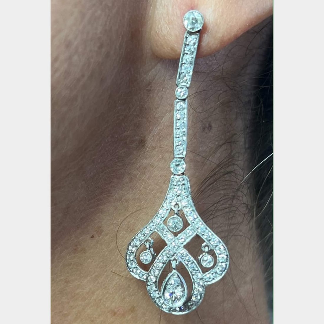 Deco Style Platinum Earrings with 142 Diamonds 3.50 Ct F-H VS1-SI1: Deco Style Platinum Earrings with 142 Diamonds 3.50 Ct F-H VS1-SI1 These exquisite Deco Style earrings are crafted from platinum and adorned with a stunning total of 142 diamonds, showcasing a combine