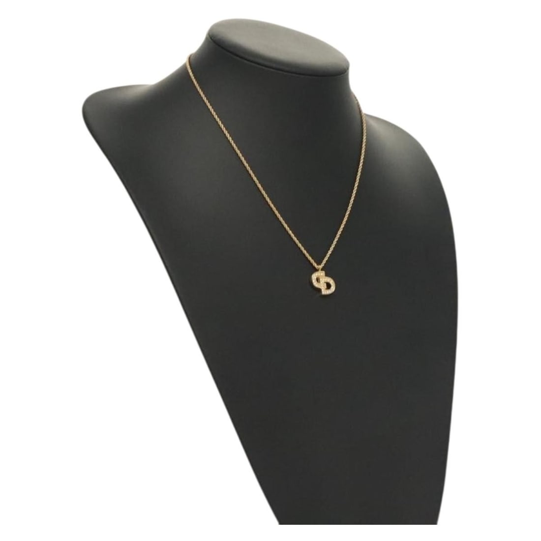 Christian Dior Gold Metal Necklace Authentic 44cm: Christian Dior Gold Metal Necklace Authentic 44cm This elegant Christian Dior necklace showcases a striking gold metal finish, perfect for enhancing any outfit. With a total length of approximately 44