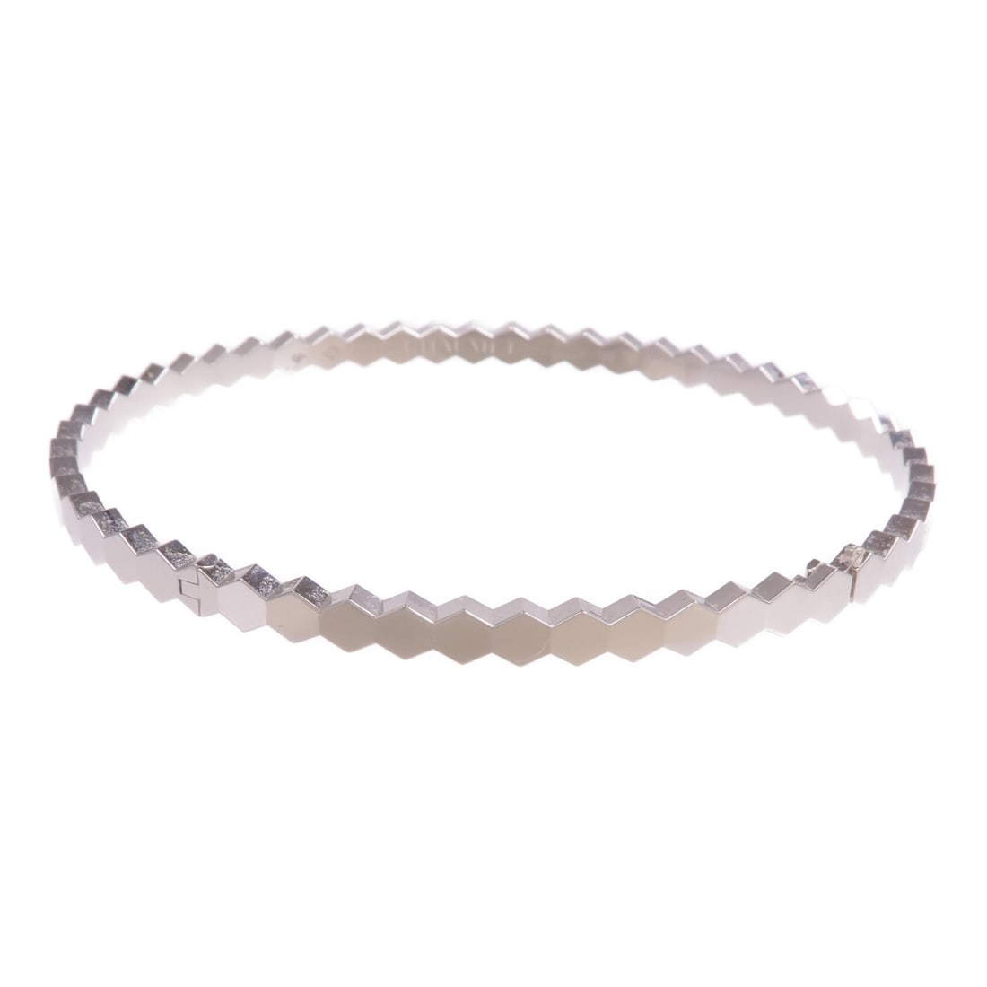 18K White Gold Bee de Chaumet Bracelet Model 083435: 18K White Gold Bee de Chaumet Bracelet Model 083435 This Chaumet Bee de Chaumet bracelet is crafted from 18K white gold and features a sleek silver color. The bracelet is designed without any main sto