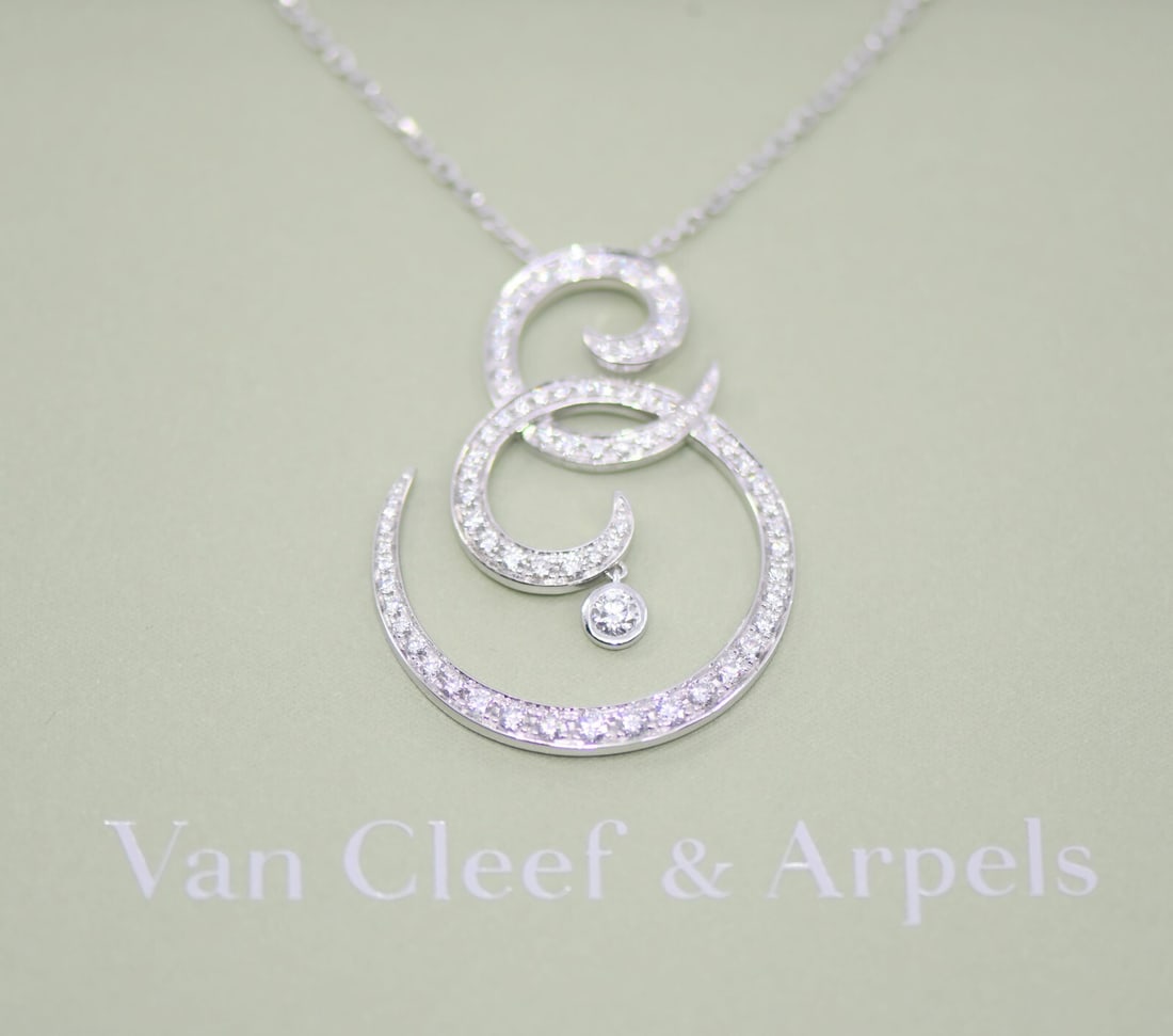 Van Cleef & Arpels Oiseaux De Paradis 18K White Gold Diamond Necklace: Van Cleef & Arpels Oiseaux De Paradis 18K White Gold Diamond Necklace This exquisite Van Cleef & Arpels Oiseaux De Paradis Volutes necklace is crafted from luxurious 18k white gold, showcasing a stunn