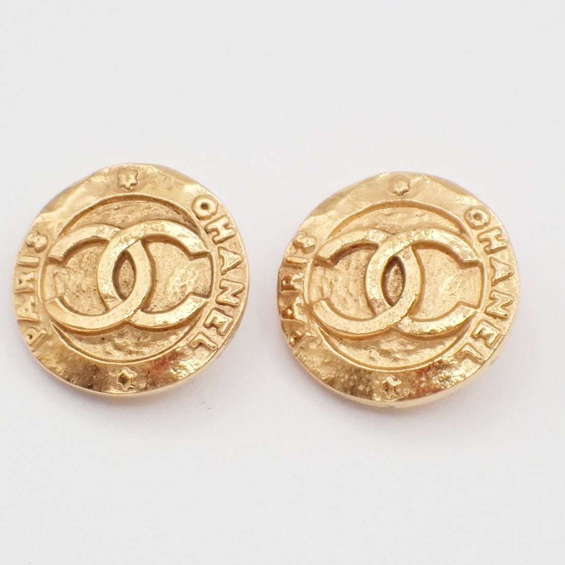 Vintage Chanel Clip-On Earrings with CC Logo Gold Tone: Vintage Chanel Clip-On Earrings with CC Logo Gold Tone These vintage Chanel CC round button clip-on earrings feature a gold tone finish and classic Chanel design. They are intended for female wearers