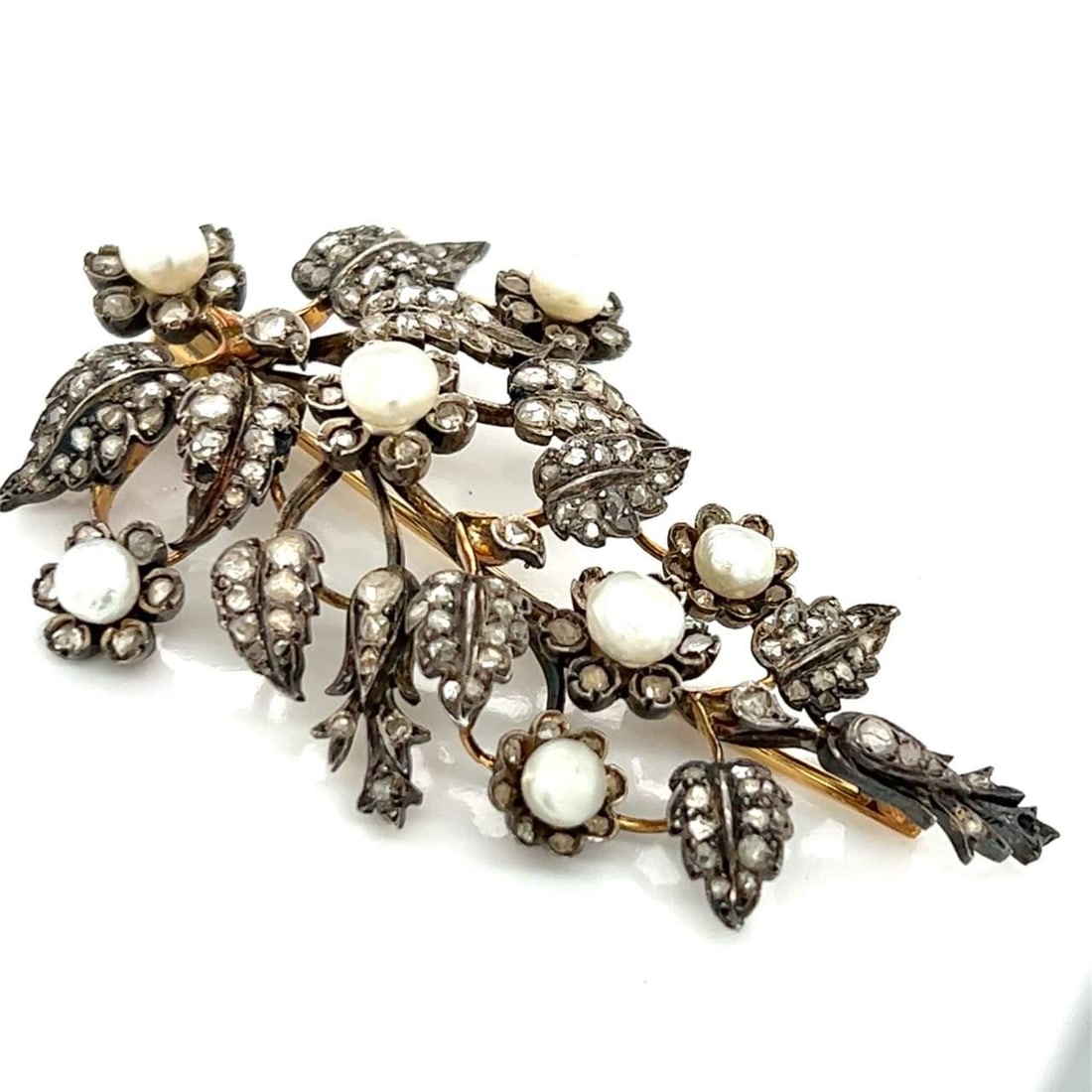 Victorian 18K Gold Silver Diamond Pearl Brooch 4.00 Ct 2.75 Inch: Victorian 18K Gold Silver Diamond Pearl Brooch 4.00 Ct 2.75 Inch This exquisite Victorian brooch features a stunning combination of 18K gold and silver, adorned with approximately 4.00 Ct. of rose-cut