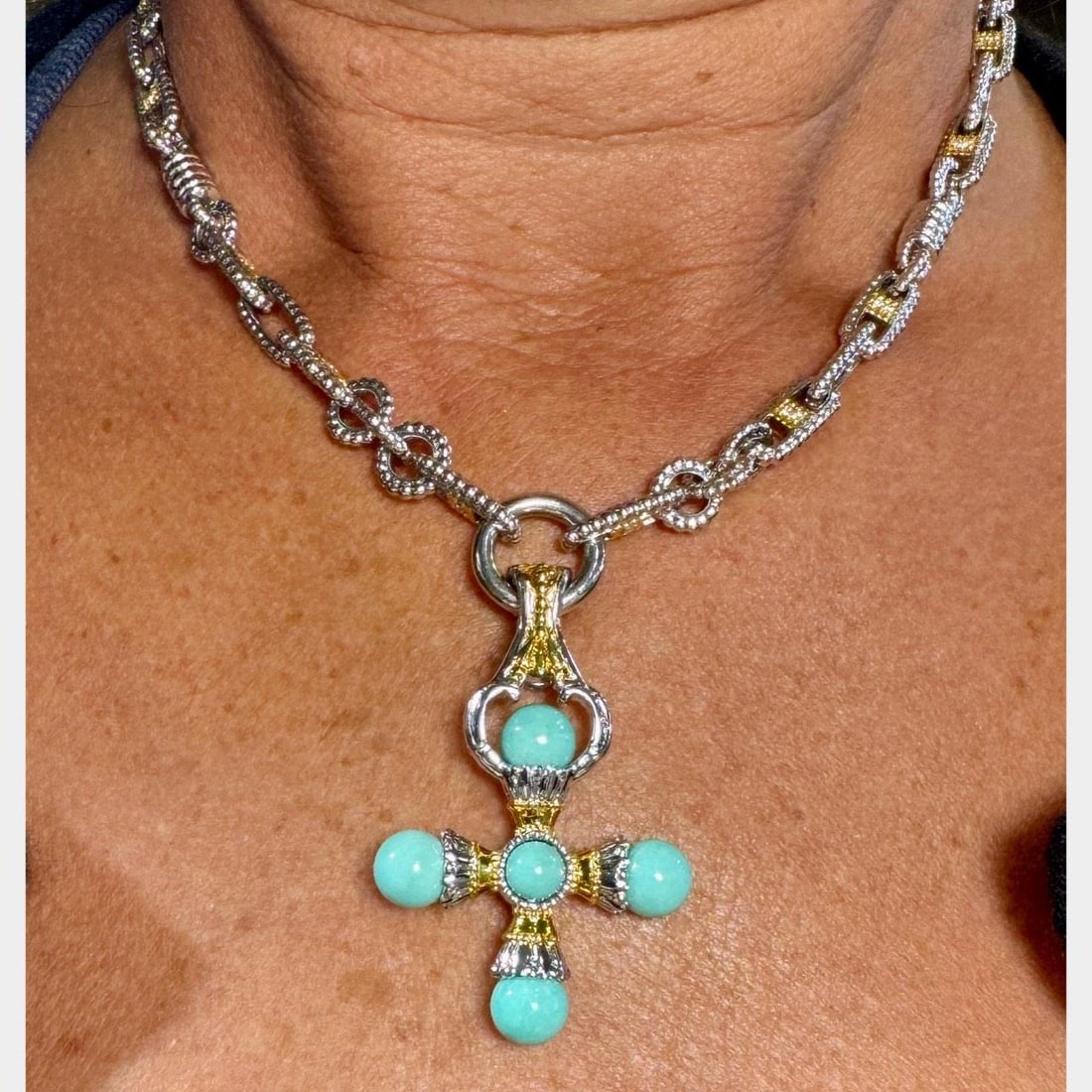 14K Gold Interchangeable Cross Pendants with Chain 16 inches: 14K Gold Interchangeable Cross Pendants with Chain 16 inches This stunning piece features a beautiful 14K white and yellow gold chain accompanied by two interchangeable cross pendants. The chain measu