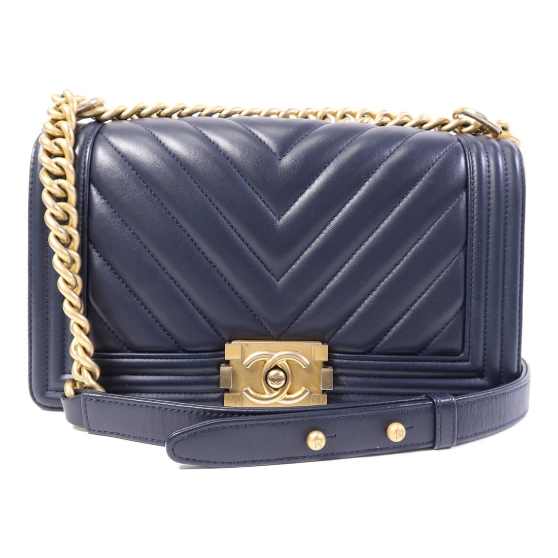 CHANEL Boy 25 Navy Lambskin Shoulder Bag with Gold Hardware: CHANEL Boy 25 Navy Lambskin Shoulder Bag with Gold Hardware This elegant CHANEL Boy 25 shoulder bag is crafted from premium navy lambskin leather, exuding sophistication and style. The bag features a