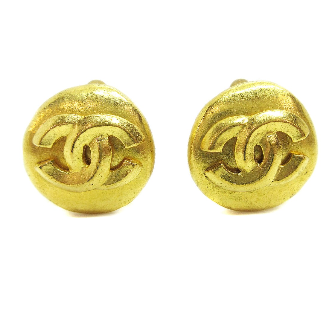 Round Clip-On Earrings by Chanel with CC Logo Vintage Gold Tone: Round Clip-On Earrings by Chanel with CC Logo Vintage Gold Tone These Chanel vintage CC round clip-on earrings feature a classic gold-tone finish and are designed for women. They are in good condition
