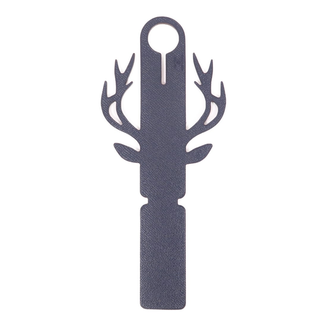 HERMES Petit H Reindeer Blue Calfskin Travel Luggage Tag Charm: HERMES Petit H Reindeer Blue Calfskin Travel Luggage Tag Charm Enhance your travel accessories with this exquisite HERMES Petit H Reindeer Travel Luggage Tag Charm. Crafted from premium calfskin leath