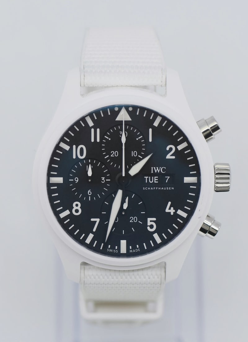 IWC Pilot Top Gun IW389105 Ceramic Watch with White Bezel and Rubber Band: IWC Pilot Top Gun IW389105 Ceramic Watch with White Bezel and Rubber Band The IWC Pilot Top Gun Ceramic Watch IW389105 is a striking wristwatch designed for aviation enthusiasts. Featuring a robust wh