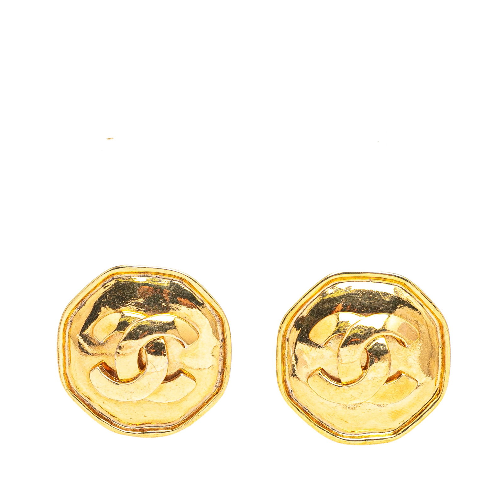 Chanel Gold Plated CC Octagon Clip-On Earrings France: Chanel Gold Plated CC Octagon Clip-On Earrings France Elevate your accessory collection with these stunning Chanel Gold Plated CC Octagon Clip-on Earrings. Crafted with a gold-plated metal body, these