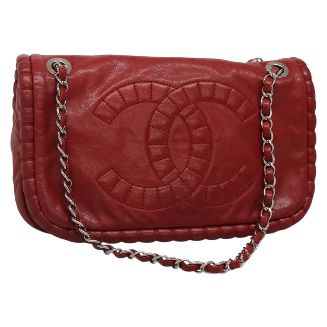 Red Chanel Timeless CC Flap Shoulder Bag: Red Chanel Timeless CC Flap Shoulder Bag This pre-owned Chanel Timeless CC Flap shoulder bag comes in red and is designed for women. It features signs of wear, including surface shape loss, slight rub