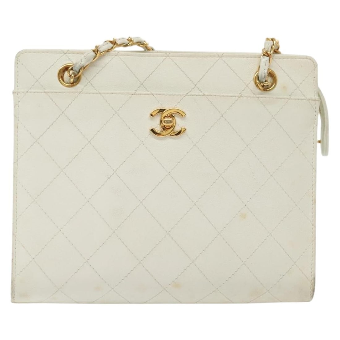 White Chanel Shoulder Bag Featuring CC Logo: White Chanel Shoulder Bag Featuring CC Logo This Chanel CC shoulder bag in white features a classic design with a feminine appeal. The exterior shows rubbing, stains, and a slight loss of shape. The s