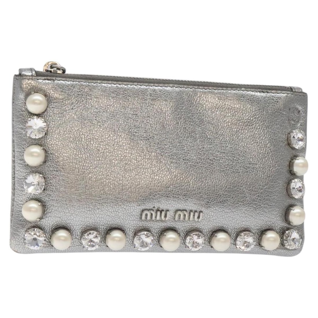 Miu Miu Silver Leather Pouch Bag with Guarantee Card BA3607: Miu Miu Silver Leather Pouch Bag with Guarantee Card BA3607 This exquisite Miu Miu pouch is crafted from high-quality leather and features a striking silver exterior. Ideal for a stylish accessory, it