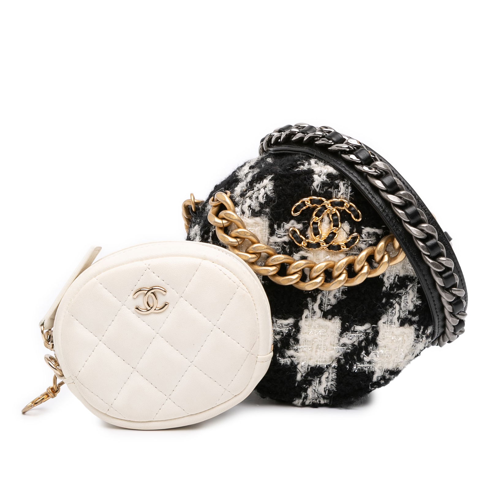 Chanel Tweed 19 Round Clutch with Chain and Coin Purse White: Chanel Tweed 19 Round Clutch with Chain and Coin Purse White Elevate your accessory collection with the Chanel Tweed 19 Round Clutch, a chic satchel crafted from a luxurious tweed body. This stylish b