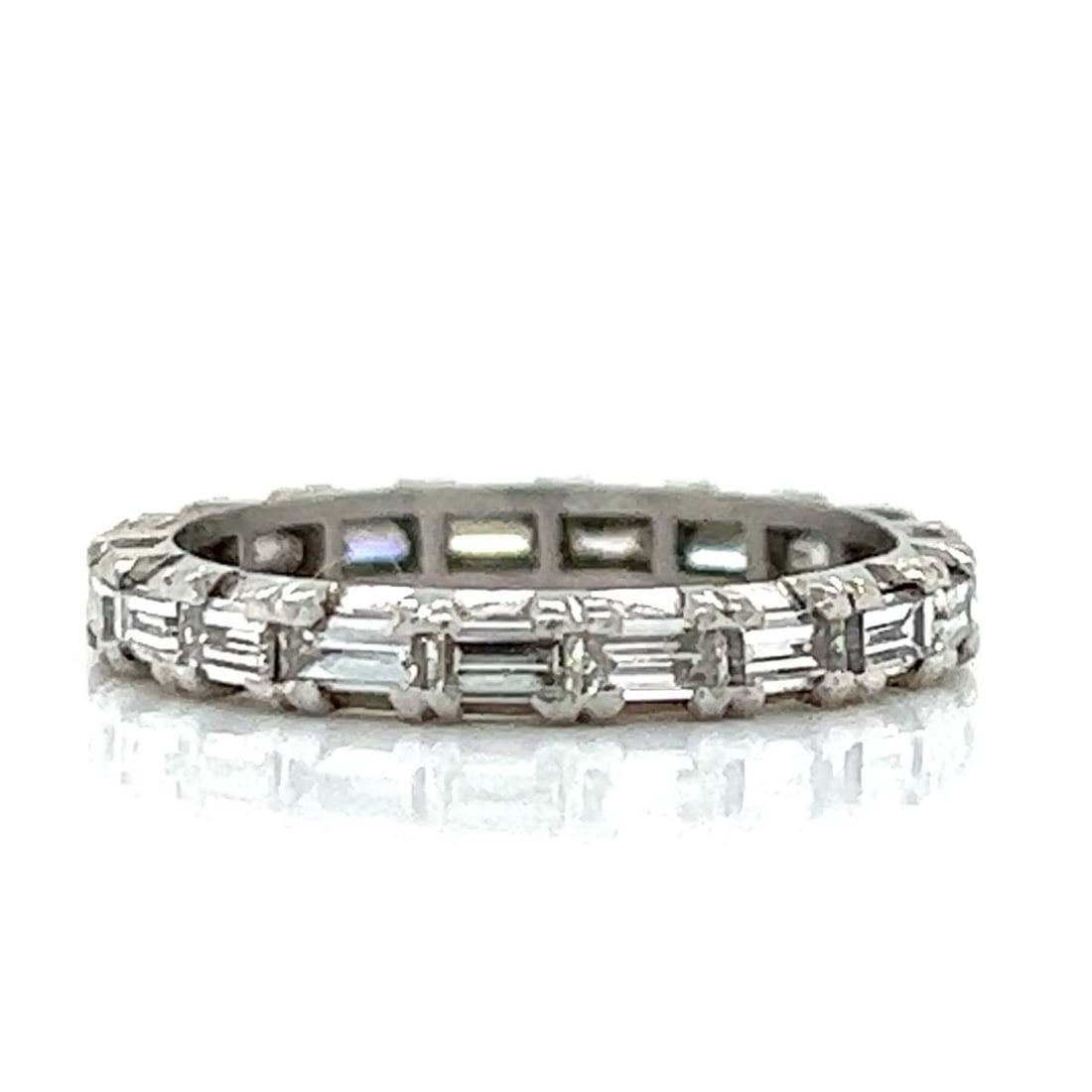 Art Deco Platinum Eternity Band 1.00 Ct Baguette Diamonds F-G VVS-VS: Art Deco Platinum Eternity Band 1.00 Ct Baguette Diamonds F-G VVS-VS Discover the elegance of this Art Deco Platinum Diamond Eternity Band, featuring a stunning arrangement of 19 baguette diamonds tha