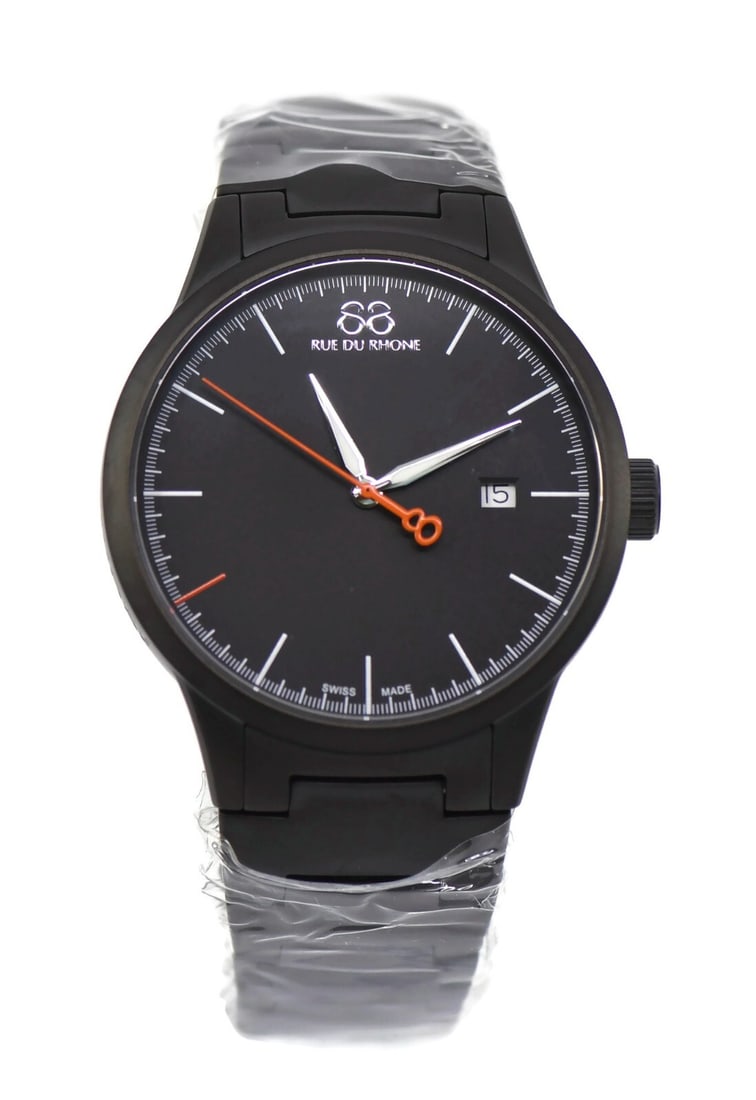 88 Rue Du Rhone Two Tone Stainless Steel Watch 87A1541 41mm Authentic: 88 Rue Du Rhone Two Tone Stainless Steel Watch 87A1541 41mm Authentic Enhance your style with the Rue Du Rhone Two Tone Stainless Steel Watch. This sophisticated wristwatch features a reliable quartz