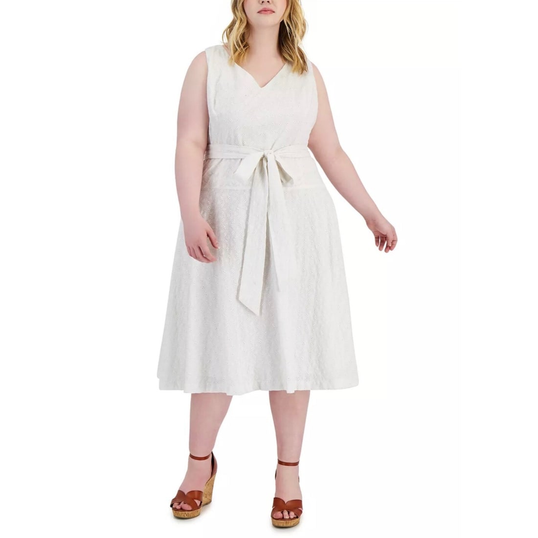 Taylor Plus Size White Cotton Embroidered Midi Dress 18W: Taylor Plus Size White Cotton Embroidered Midi Dress 18W Elevate your spring and summer wardrobe with this stunning plus size dress from Taylor. Crafted from 100% cotton, this midi-length dress featur