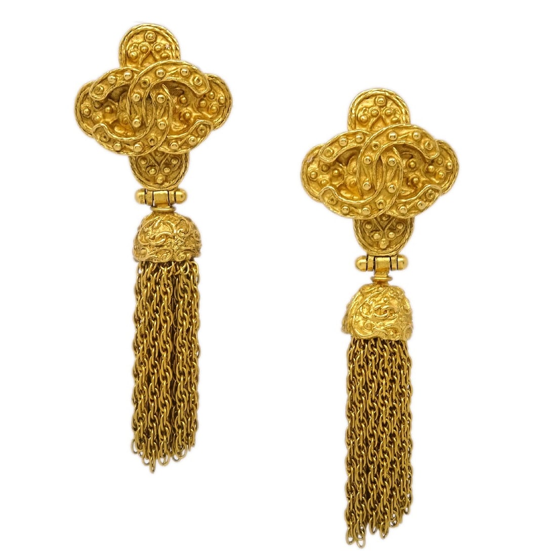 Chanel Gold-Plated Clip-On Fringe Dangle Earrings 94A: Chanel Gold-Plated Clip-On Fringe Dangle Earrings 94A Elevate your accessory collection with these stunning Chanel Fringe Dangle Clip-On Earrings, crafted from high-quality gold-plated metal. These ea