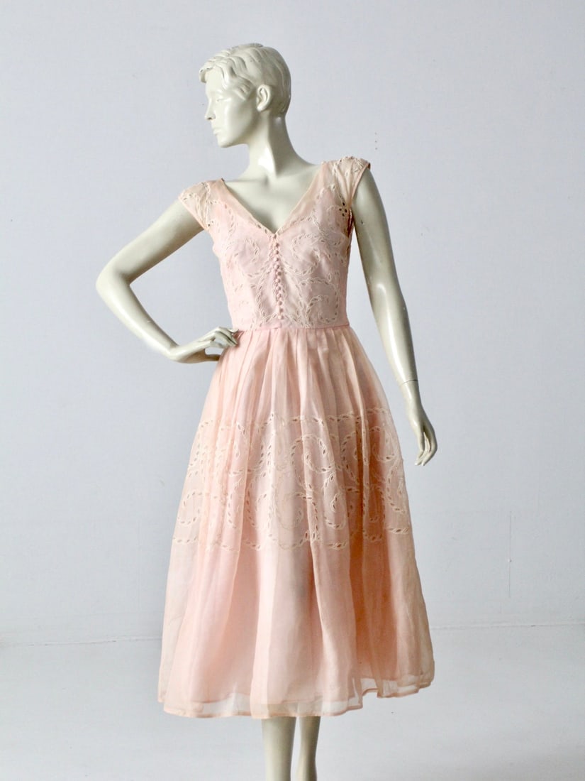 1950s Filco Pink Eyelet Tea Dress Party Dress: 1950s Filco Pink Eyelet Tea Dress Party Dress Step back in time with this charming 1950s vintage Filco tea dress, perfect for any party or special occasion. The dress features a lovely eyelet bodice a