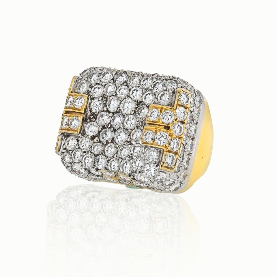 Hammerman Brothers 10ct Diamond Men's Ring in Platinum 18K Gold: Hammerman Brothers 10ct Diamond Men's Ring in Platinum 18K Gold This stunning men's ring from the renowned Hammerman Brothers showcases a remarkable combination of platinum and 18K yellow gold. The ri