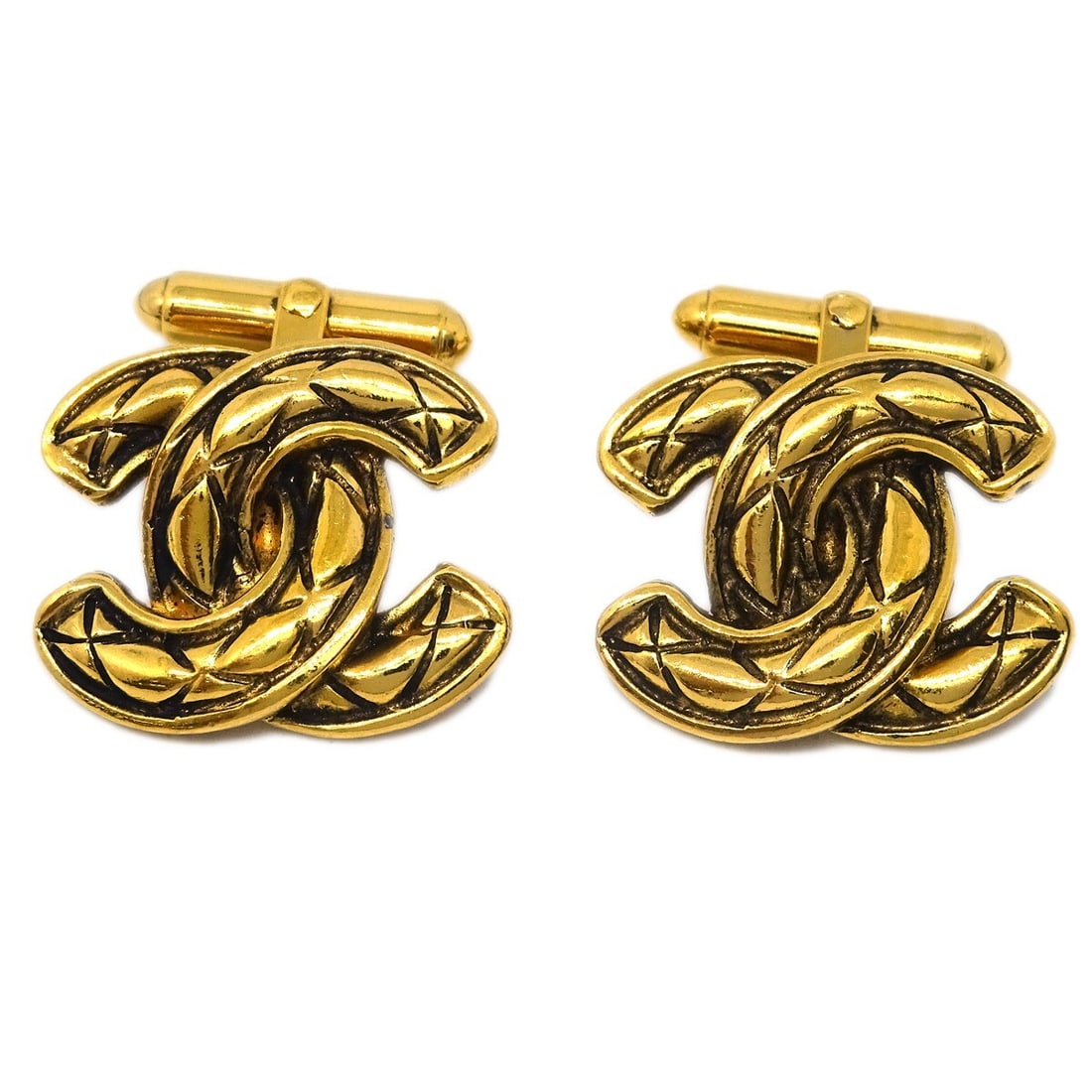 Chanel Gold-Plated CC Cuffs Luxury Accessory: Chanel Gold-Plated CC Cuffs Luxury Accessory These exquisite Chanel CC Cuffs are a delightful addition to any jewelry collection. Crafted from gold-plated material, they showcase a luxurious gold colo