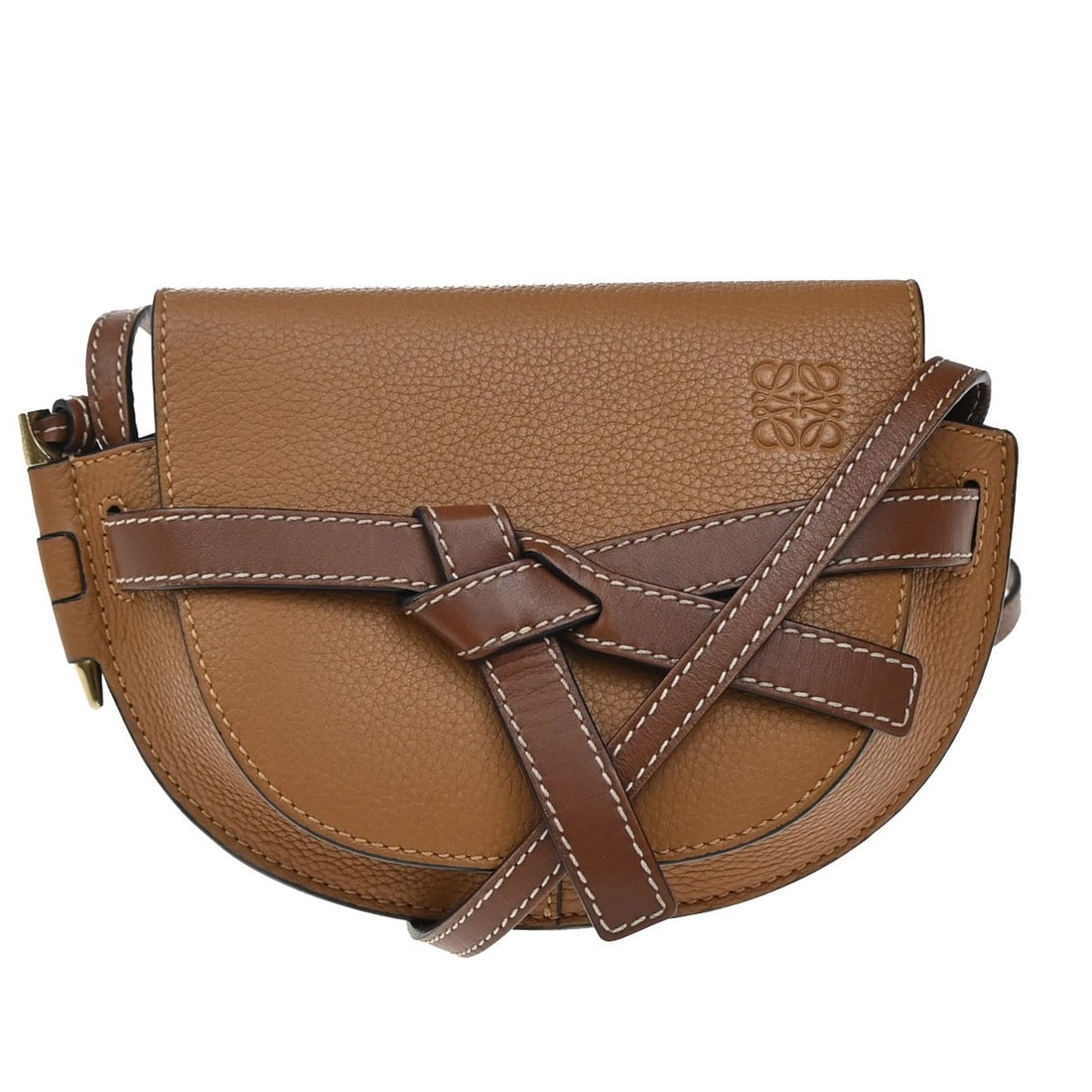 Gate brown shoulder bag by Loewe: Gate brown shoulder bag by Loewe This pre-owned Loewe Gate shoulder bag features a brown exterior with noticeable scratches, dirt, and scuff marks, as well as minor wrinkles and small cracks on the sh