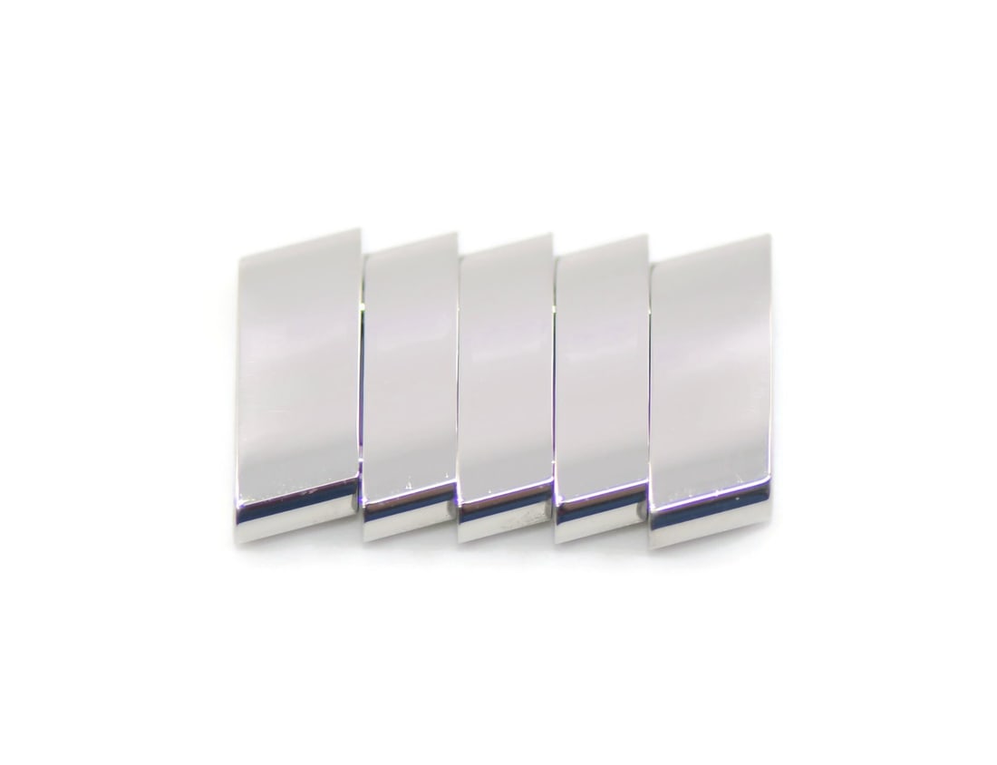 Breitling 20mm Stainless Steel Band Link 100% Authentic: Breitling 20mm Stainless Steel Band Link 100% Authentic This Breitling stainless steel band link is designed for durability and style. Measuring 20mm in width, it is a genuine part of Breitling's exce