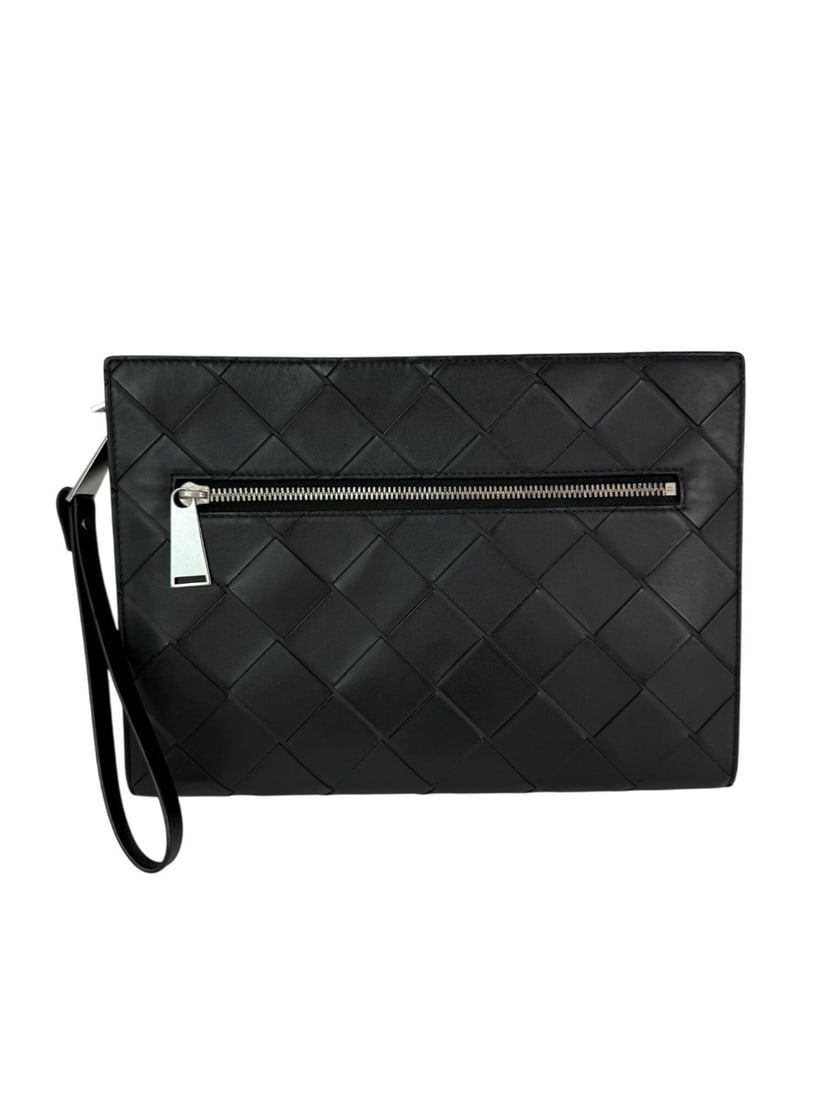 Bottega Veneta Black Leather Maxi Intrecciato Clutch Wristlet Bag: Bottega Veneta Black Leather Maxi Intrecciato Clutch Wristlet Bag Elevate your accessory collection with this exquisite Bottega Veneta Black Leather Maxi Intrecciato Document Case Wristlet Clutch Bag.