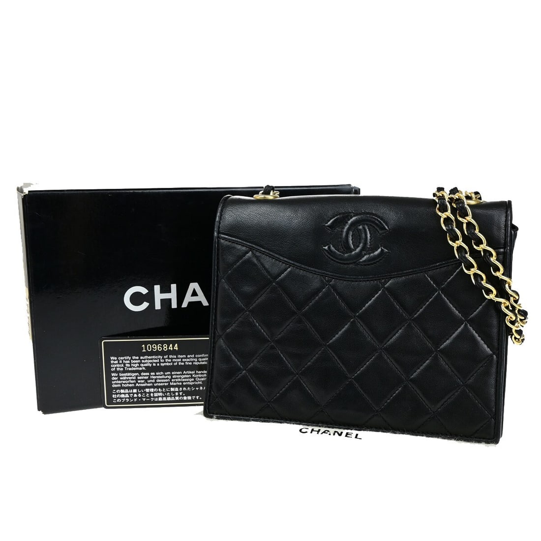 Chanel Black Vintage Full Flap CC Chain Shoulder Bag: Chanel Black Vintage Full Flap CC Chain Shoulder Bag This is a Chanel Vintage CC Chain Full Flap shoulder bag in black, designed for women. The exterior and interior show minimal signs of use such as