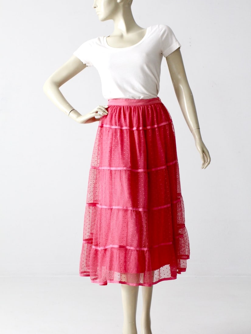 Charming Vintage Pink Tulle A-Line Skirt with Cotton Lining: Charming Vintage Pink Tulle A-Line Skirt with Cotton Lining Discover elegance with this vintage pink tulle skirt, perfect for adding a touch of whimsy to your wardrobe. Crafted from delicate pink nett
