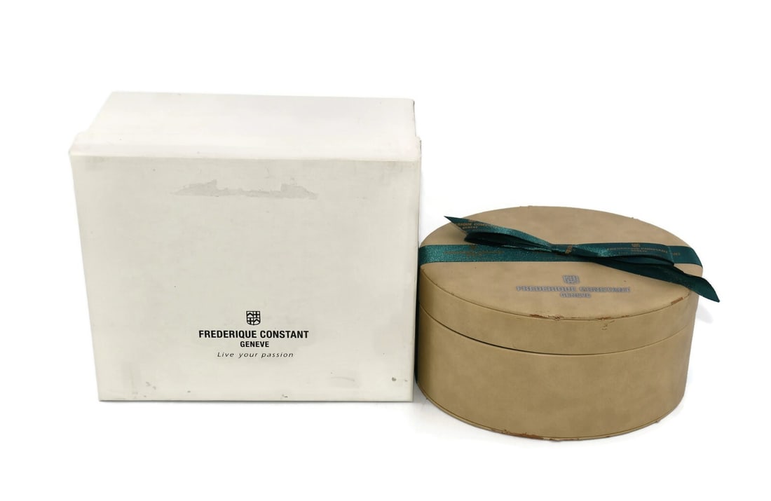 Authentic Frederique Constant Presentation Watch Box 8x7x5 Inches: Authentic Frederique Constant Presentation Watch Box 8x7x5 Inches This elegant Frederique Constant Watch Box is designed for presentation and storage of a single watch. Measuring 8x7x5 inches, this pr