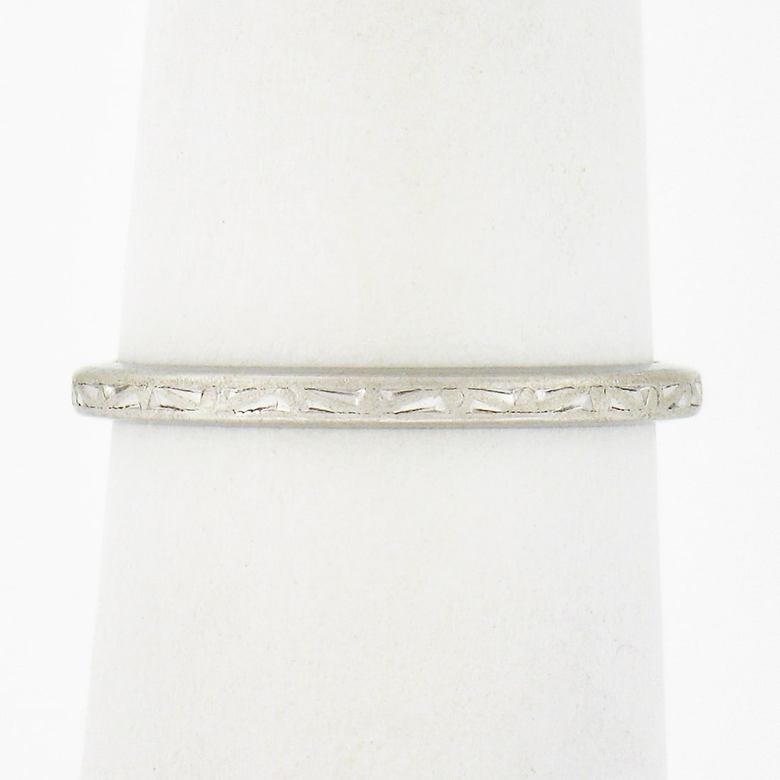 Antique Art Deco Platinum 1.75mm Engraved Wedding Band Ring Size 5.5 (1 of 7)