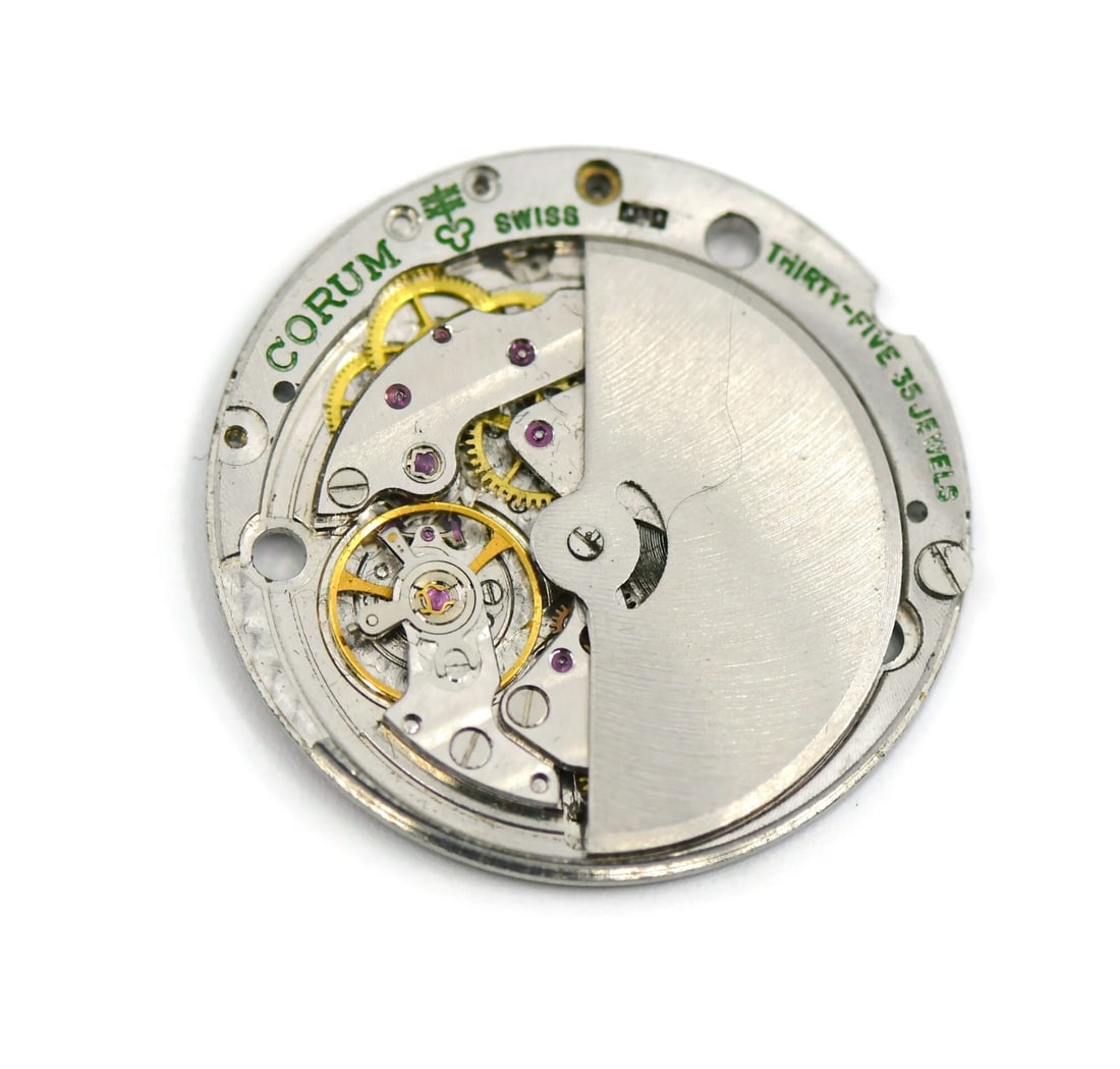 Corum 35 Jewel Movement 27.5mm Authentic: Corum 35 Jewel Movement 27.5mm Authentic This Corum 35 Jewel Movement is a high-quality timepiece component known for its precision and reliability. With a width of 27.5mm, it showcases the craftsmans
