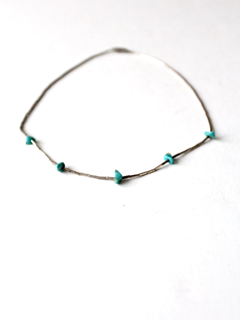 Vintage Turquoise Necklace with Silver Heishi Beads: Vintage Turquoise Necklace with Silver Heishi Beads This vintage turquoise necklace features five stunning turquoise stones beautifully complemented by thin silver heishi beads, showcasing a classic d