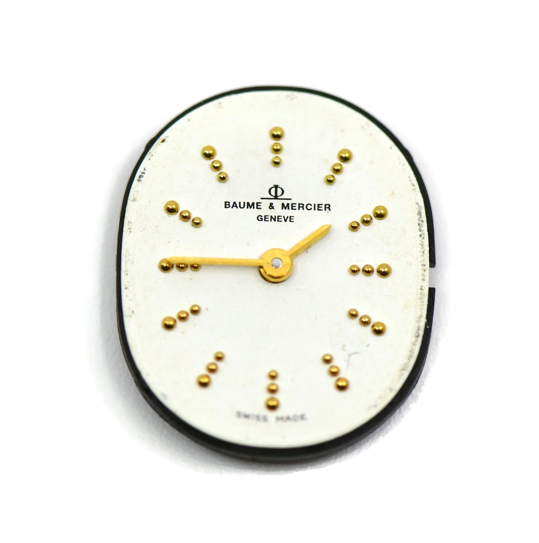 Quartz Watch Movement for Baume and Mercier Model 976.001: Quartz Watch Movement for Baume and Mercier Model 976.001 This is a pre-owned Baume & Mercier quartz movement, model 976.001. It is designed for compatibility with Baume & Mercier watches and features