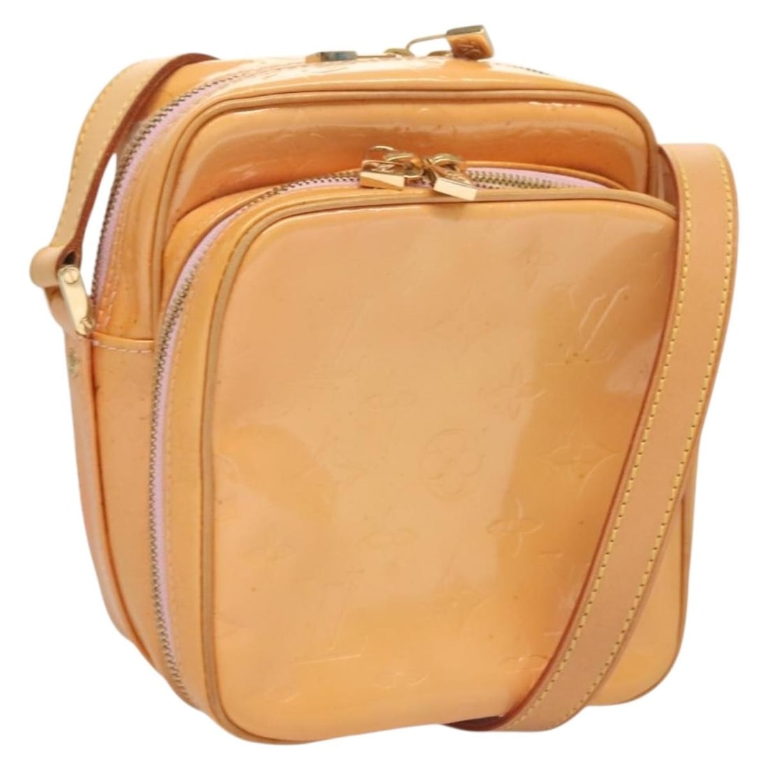 Wooster Shoulder Bag in Pink by Louis Vuitton: Wooster Shoulder Bag in Pink by Louis Vuitton This Louis Vuitton Wooster handbag in pink is designed for women. The exterior shows sunburn, discoloration, slight shape loss, rubbing, and color transfe