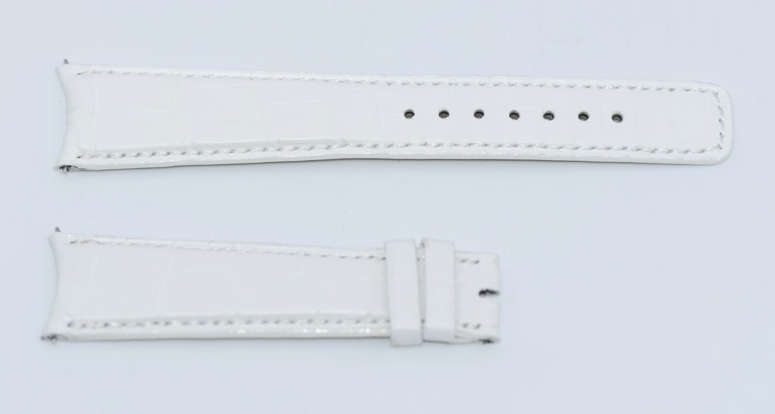 Authentic Pierre Kunz White Leather Watch Strap 20mm: Authentic Pierre Kunz White Leather Watch Strap 20mm Enhance your wristwatch with this authentic Pierre Kunz white leather strap. Designed for comfort and style, this strap features a sleek white colo