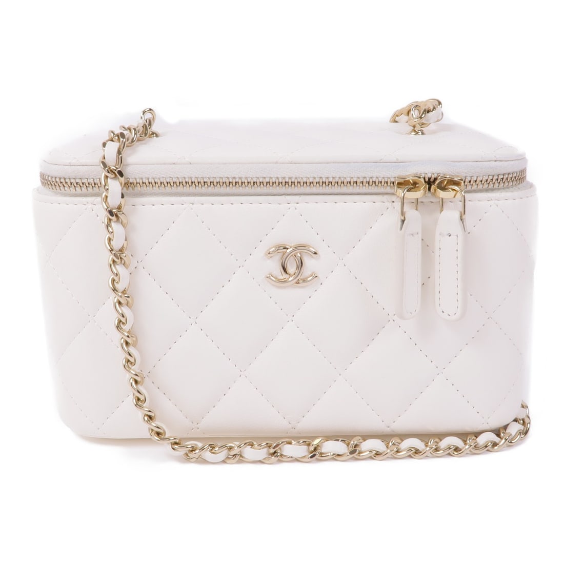 CHANEL White Lambskin CC Vanity Case Shoulder Bag GHW: CHANEL White Lambskin CC Vanity Case Shoulder Bag GHW Elevate your accessory collection with this elegant CHANEL Vanity Case Shoulder Bag, crafted from luxurious lambskin leather in a pristine white h