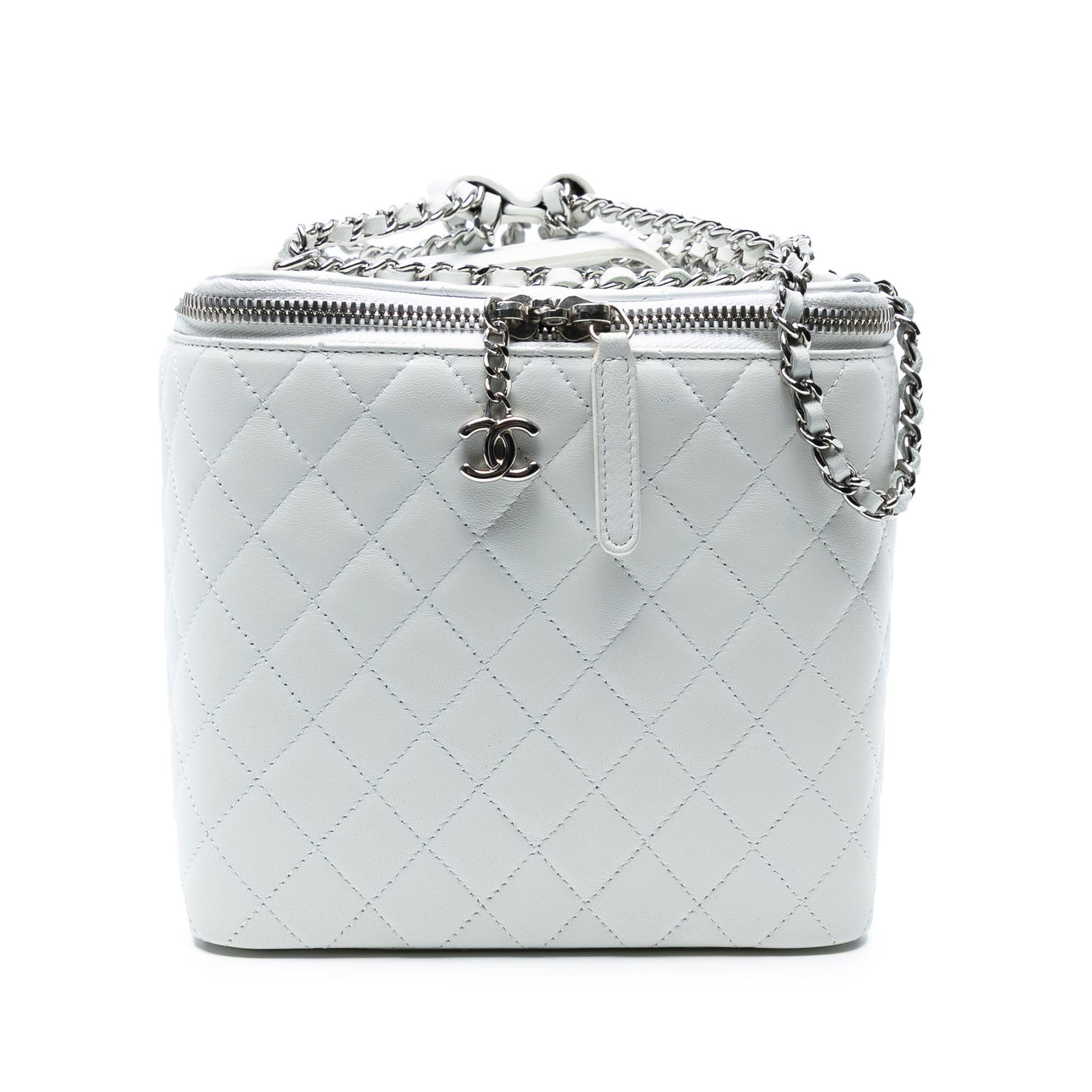 Chanel White Quilted Lambskin Jewelry Box with Chain Handle: Chanel White Quilted Lambskin Jewelry Box with Chain Handle Discover the elegance of this Chanel Large Quilted Lambskin Top Handle Jewelry Box, crafted from luxurious quilted lambskin leather in a pri