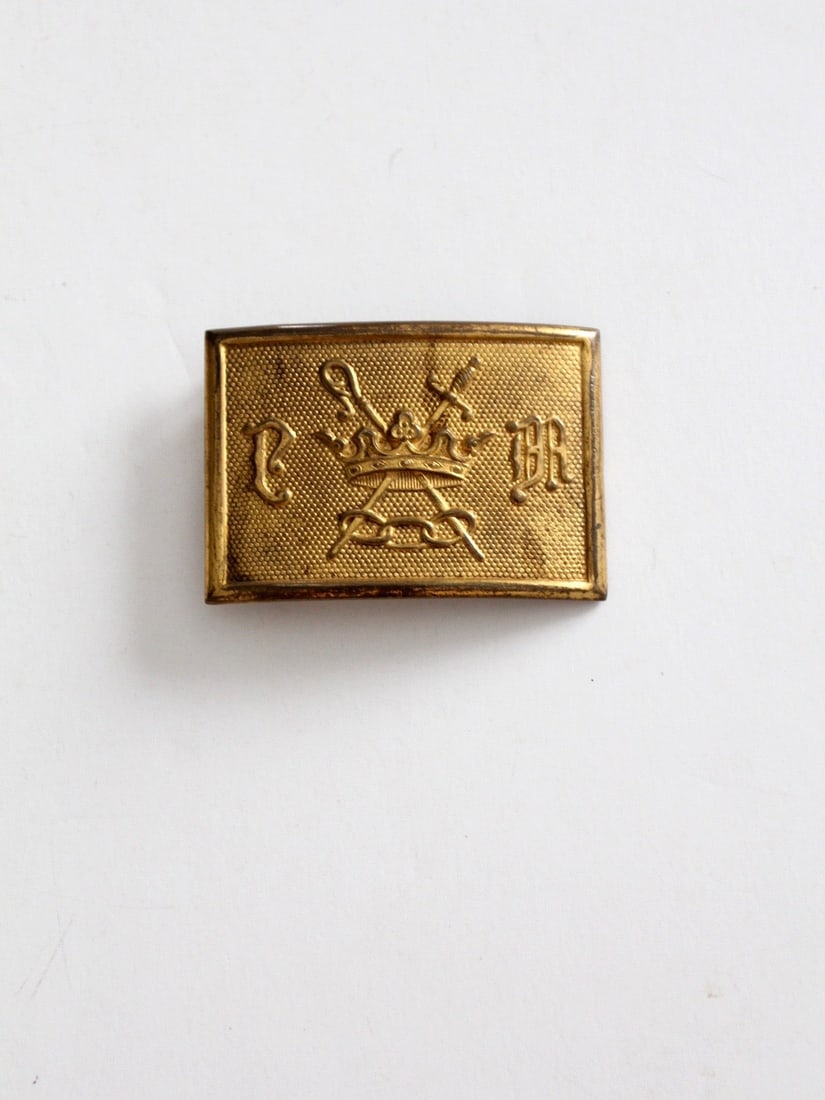 Vintage Odd Fellows Brass Buckle with Crook and Crown: Vintage Odd Fellows Brass Buckle with Crook and Crown Discover this vintage Odd Fellows buckle, a fine representation of the IOOF Patriarchs Militant. Crafted from brass, it features intricate designs