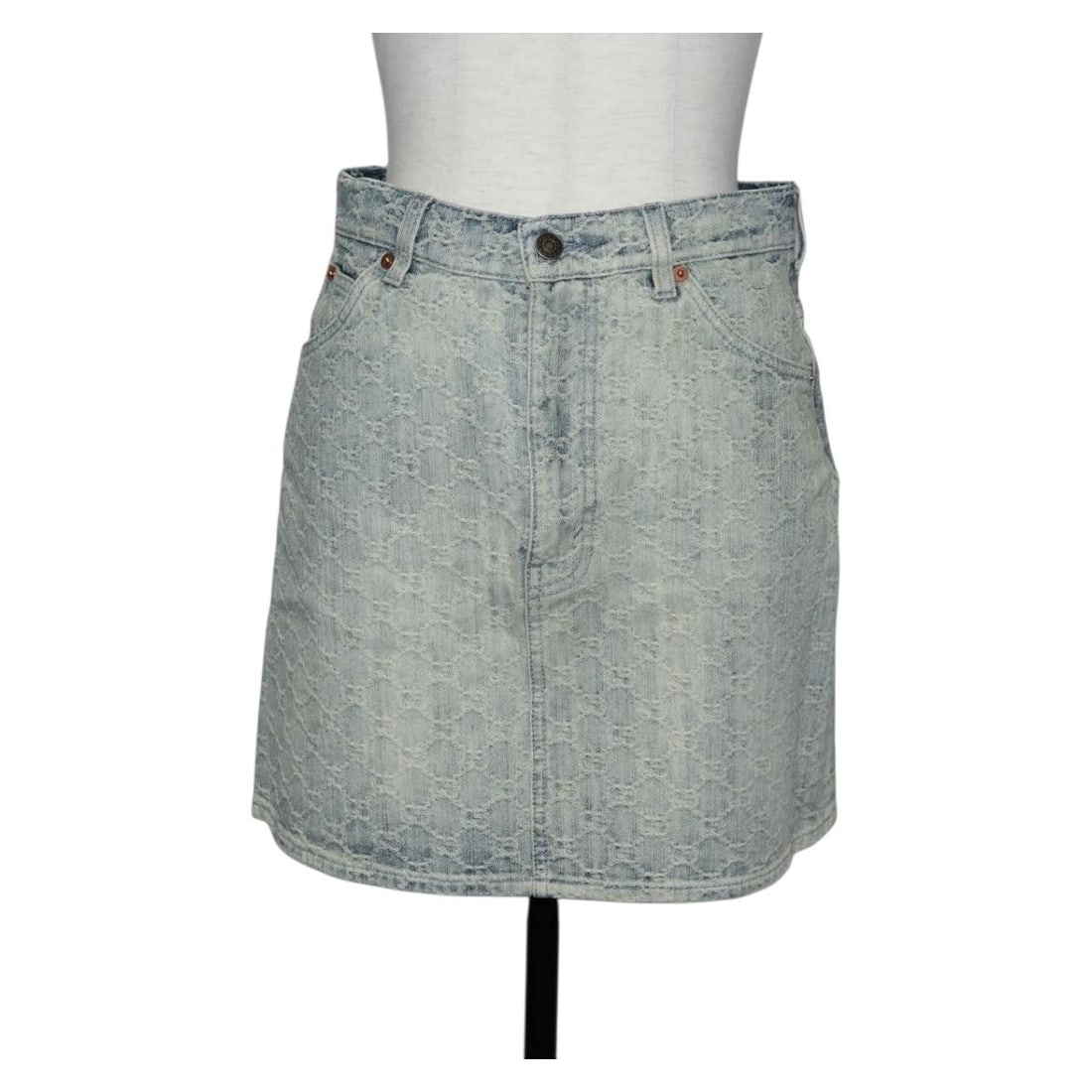 GUCCI GG Jacquard Skirt Light Blue Cotton Made in Italy 678789 Auth: GUCCI GG Jacquard Skirt Light Blue Cotton Made in Italy 678789 Auth Elevate your wardrobe with this authentic GUCCI GG Jacquard Skirt, crafted in Italy from high-quality cotton. This stylish light blu