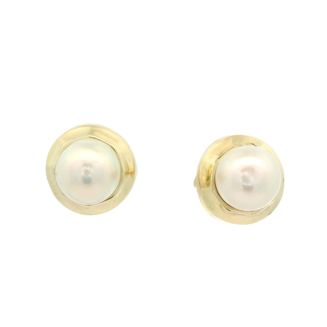 14k Yellow Gold Classic Cultured Pearl Stud Earrings: 14k Yellow Gold Classic Cultured Pearl Stud Earrings Elevate your jewelry collection with these stunning 14k Yellow Gold Cultured Pearl Stud Earrings. Featuring two genuine cultured pearls in a classi