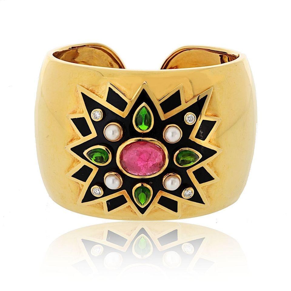 Verdura 18K Yellow Gold Maltese Cross Sunburst Cuff Bracelet: Verdura 18K Yellow Gold Maltese Cross Sunburst Cuff Bracelet Introducing the Verdura 18K Yellow Gold Maltese Cross Sunburst Bracelet, a bold and iconic piece that epitomizes luxury and craftsmanship.